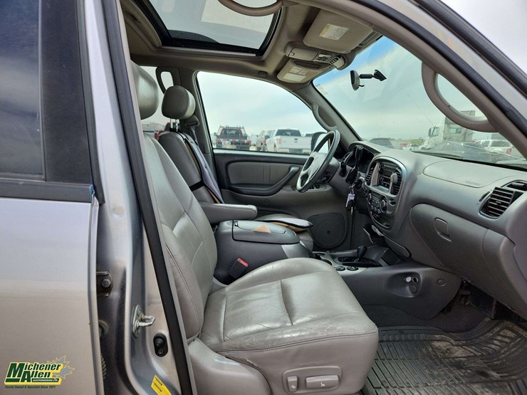 2002-toyota-sequoia-limited-image-15