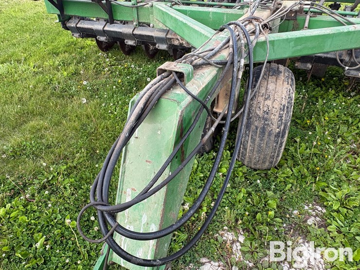 john-deere-750-image-11