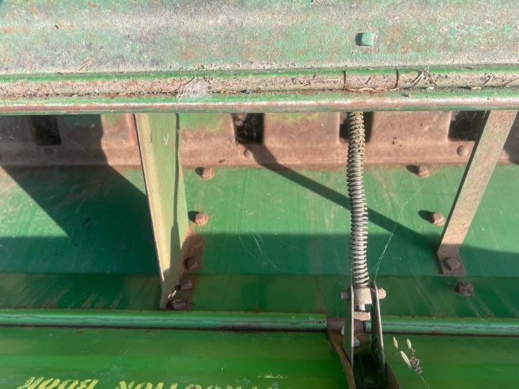 10-john-deere-10-image-12