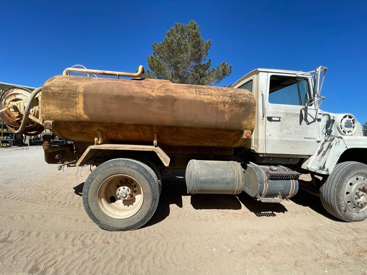 1983-ford-8000-image-62