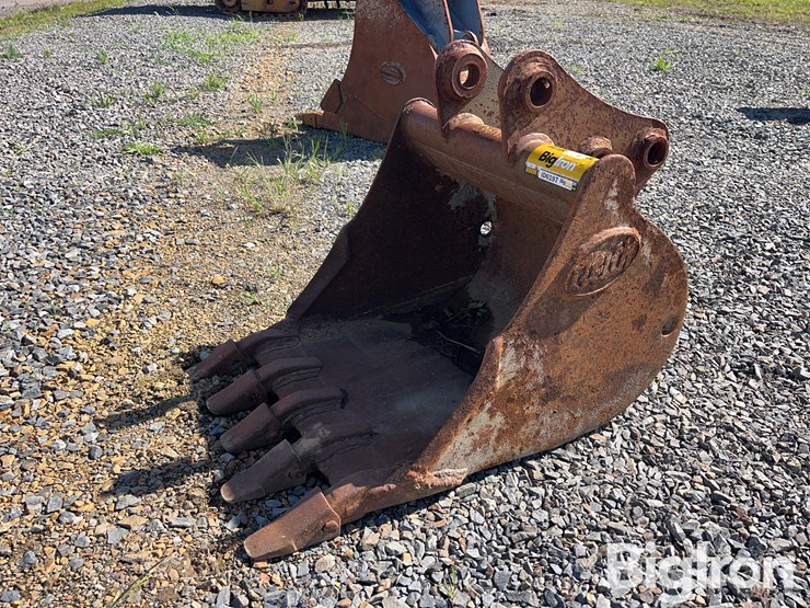 geith-23"-backhoe-bucket-image-1
