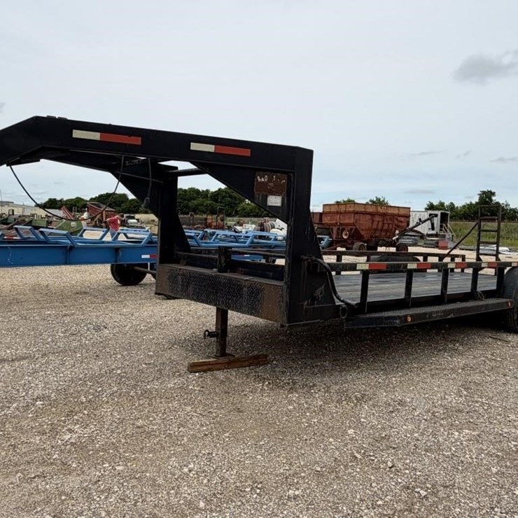 L2 - 2006 R&D Gooseneck Trailer