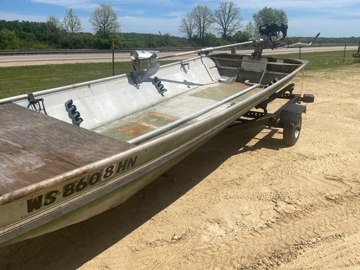 #2001-•-14'-landau-aluminum-boat-with-a-mud-motor-(no-title)-image-12
