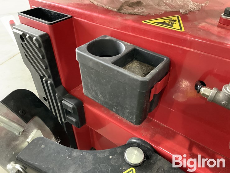 2026-massey-ferguson-730-image-17