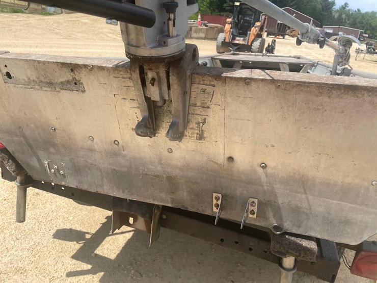 #2001-•-14'-landau-aluminum-boat-with-a-mud-motor-(no-title)-image-21