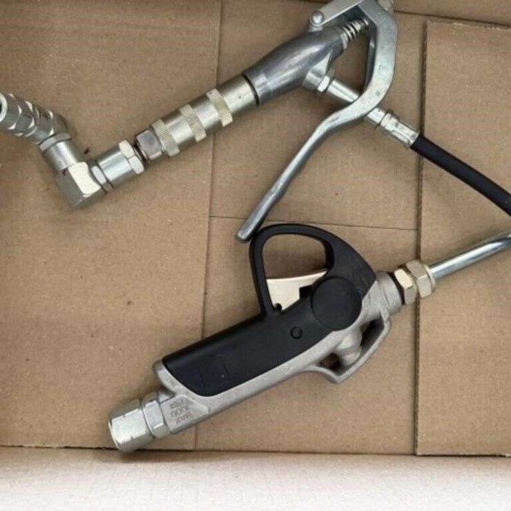 2-oil dispensing guns