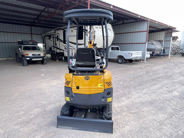 #2662-•-unused-cfg-mini-excavator-image-7