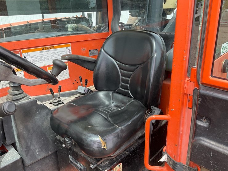 2010-jlg-g12-55a-image-33