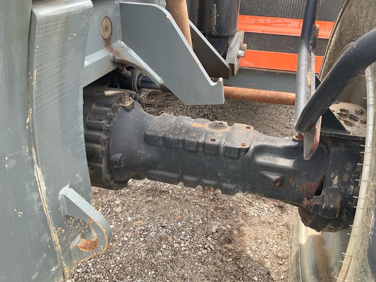 2010-jlg-g12-55a-image-21