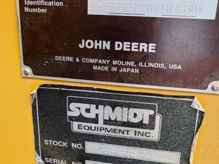 2011-deere-75d-image-4