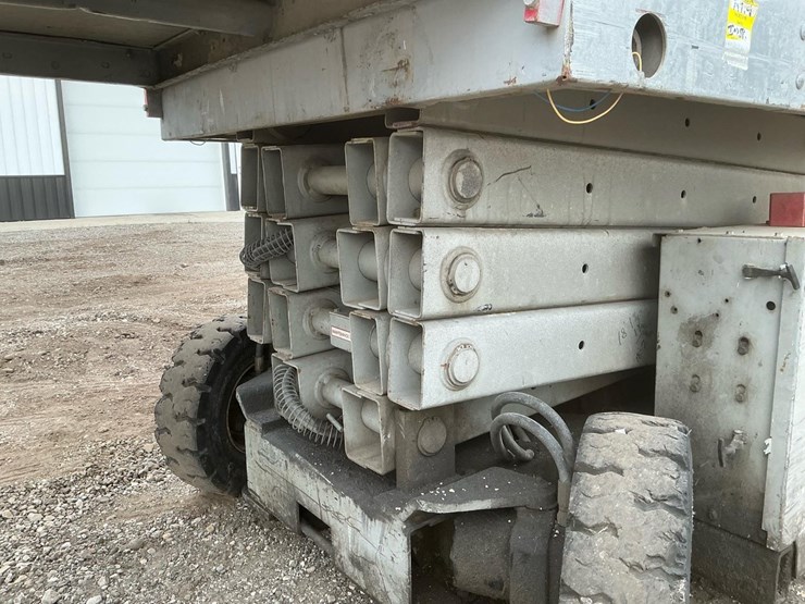 #1301-•-mec-254ht-scissor-lift-image-12