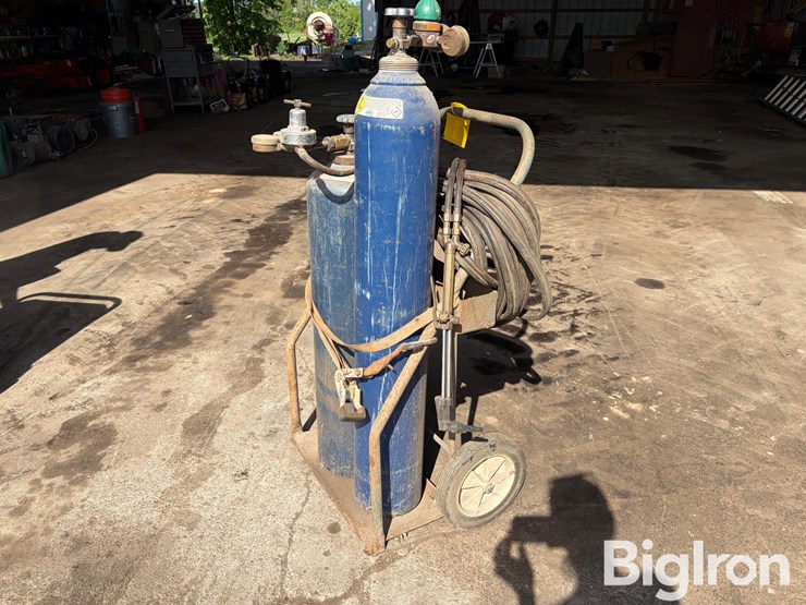 propane-tanks-&-torch-setup-image-1