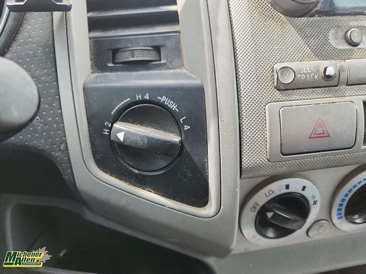 2008-toyota-tacoma-image-38