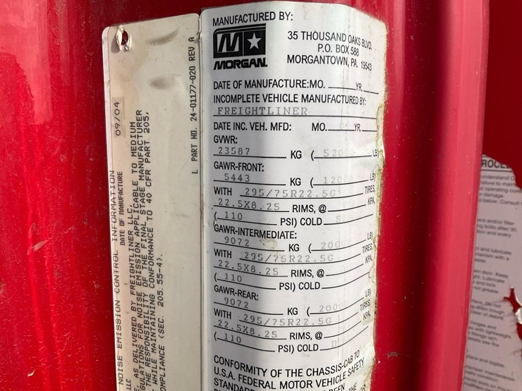 2005-freightliner-m2-106-image-45