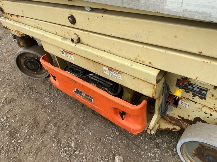 2005-jlg-2030es-image-27