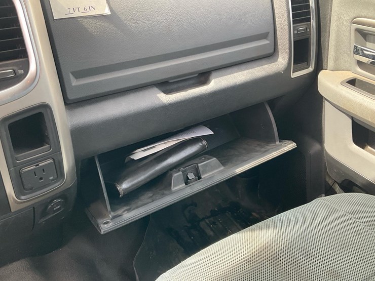 2015-dodge-3500-image-35