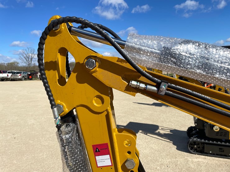 #1100-•-new-ats-rt15r-mini-excavator-image-27