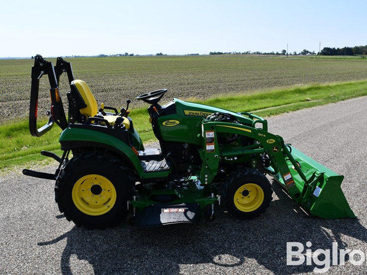 2025-john-deere-2025r-image-4