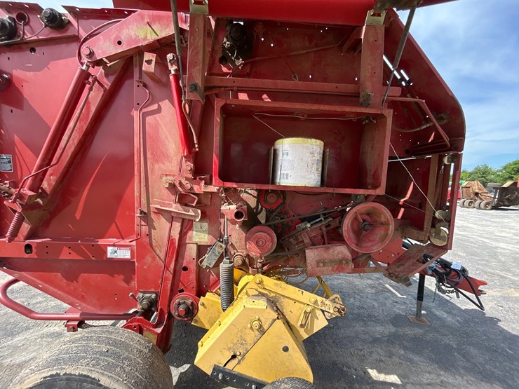 new-holland-br7060-image-9
