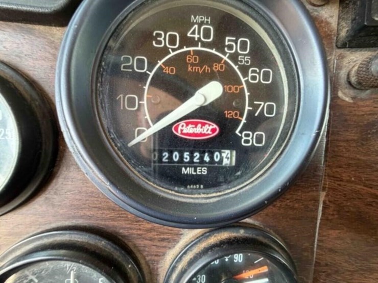 1992-peterbilt-379-image-18