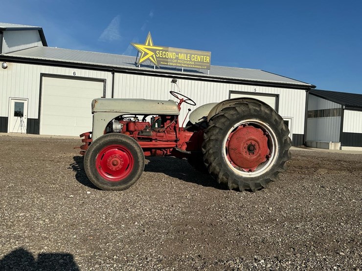 1951-ford-8n-image-2