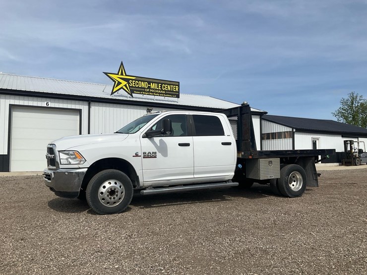 2015-dodge-3500-image-1