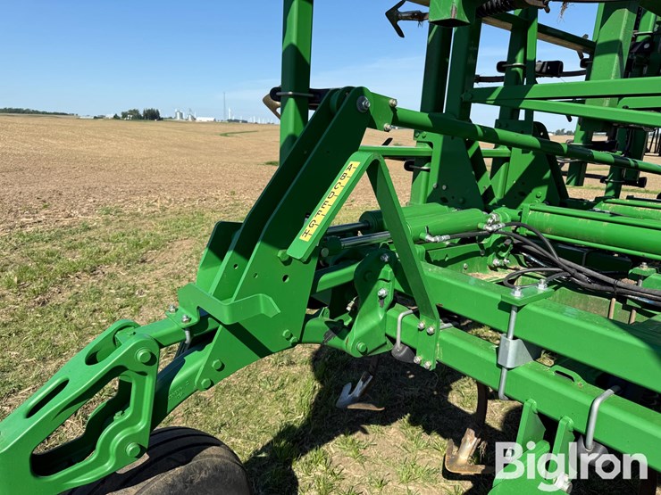 2014-john-deere-2210-image-13