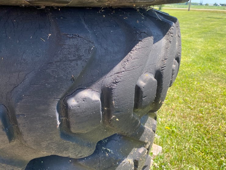 #7066-•-(4)-14.00-20-equipment-tires-on-rims-(deerbrook,-wi)-image-10