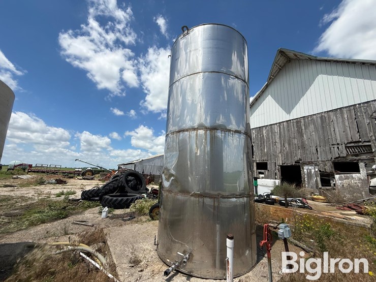 stainless-steel-vertical-4,000-gallon-tank-image-1