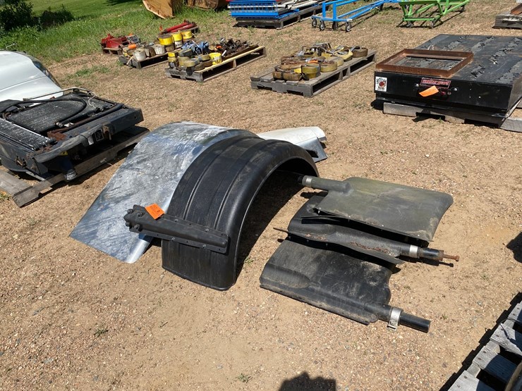 #7422-•-truck-mud-flaps,-fenders-and-paneling-(antigo,-wi)-image-2