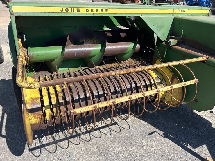 john-deere-336-image-9