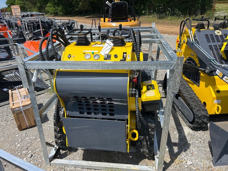 #72-•-2026-ats-t460-mini-skid-steer-image-2