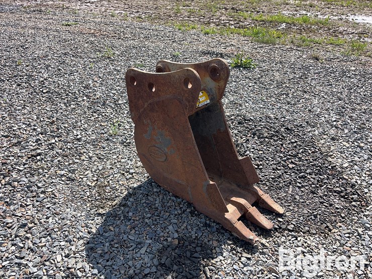 strickland-12"-backhoe-bucket-image-3