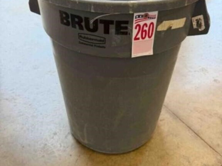 30-gallon-plastic-trash-can-image-1