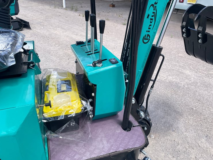 #2653-•-unused-cfg-mini-excavator-image-31