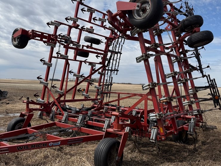 wilrich-47’-quad-5--field-cultivator,-tri-fold,-double-spring-shanks,-nice-shape,-￼note:-top-is-not-folded-down-in-photos,-but-will-image-5