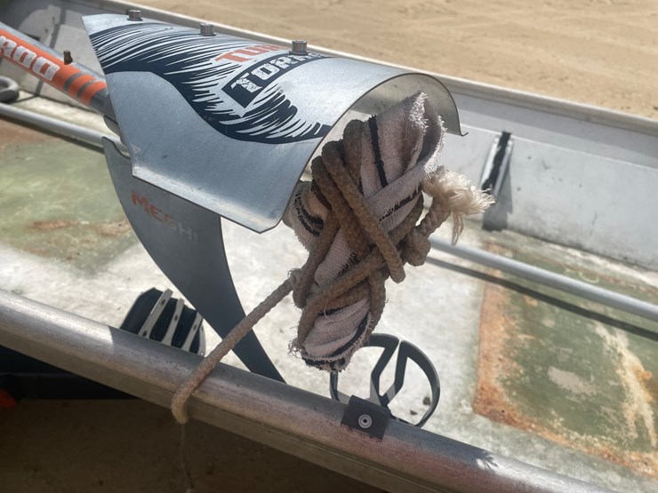 #2001-•-14'-landau-aluminum-boat-with-a-mud-motor-(no-title)-image-44