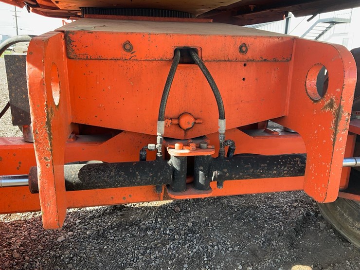 2005-jlg-600s-image-12