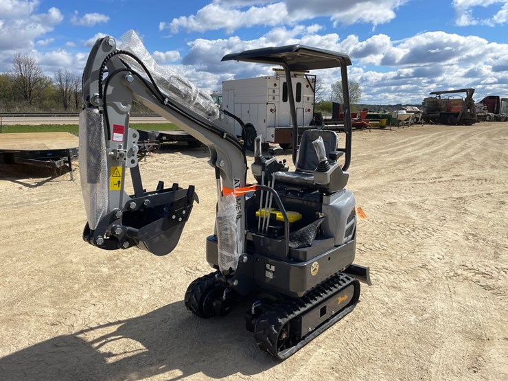 #1109-•-new-ats-me18-mini-excavator-image-1