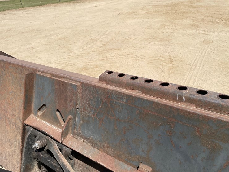 2013-bobcat-s650-image-74