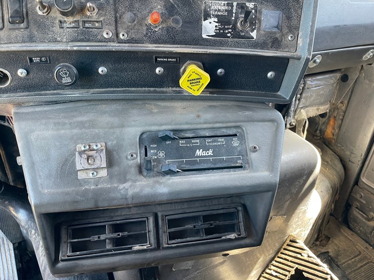 mack-dm688s-image-65