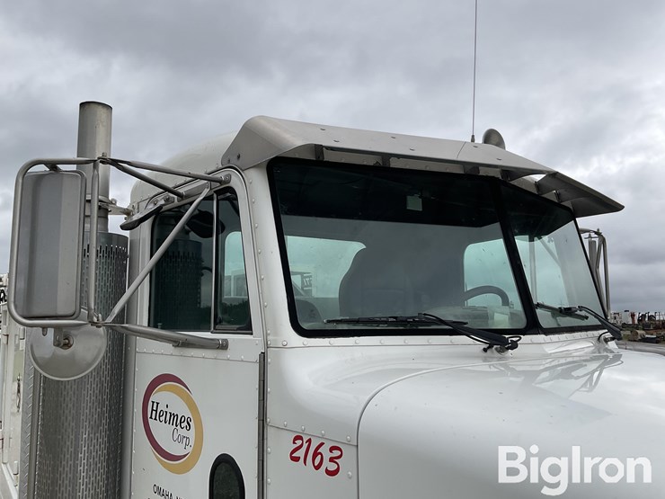 2001-peterbilt-330-image-17