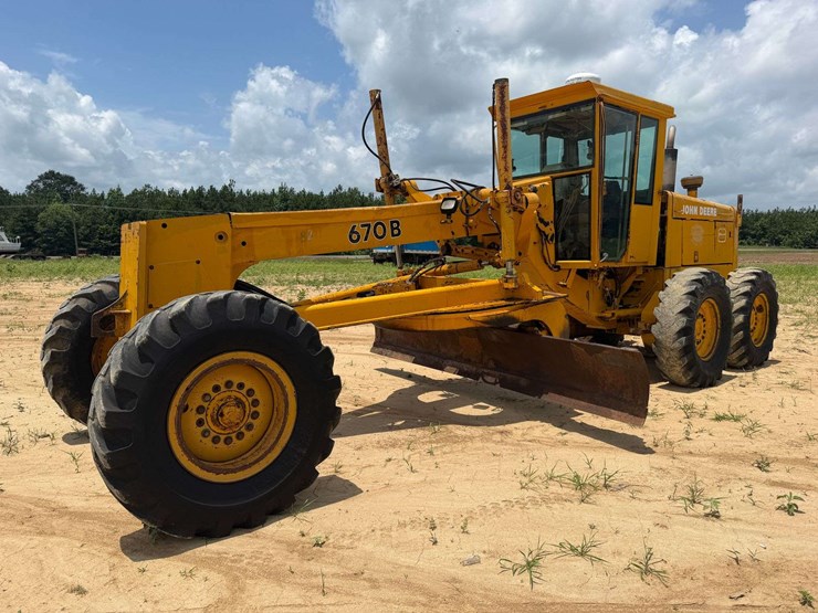 1992-deere-670b-image-1
