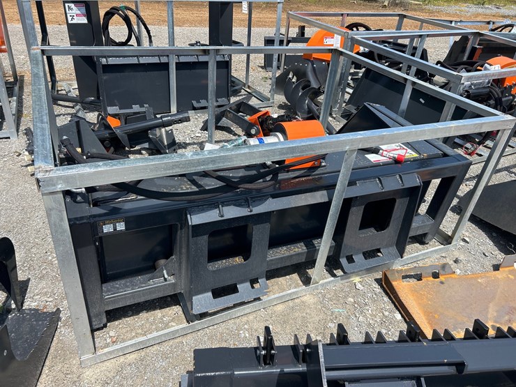 #104-•-skid-steer-hydraulic-screening-bucket-image-3