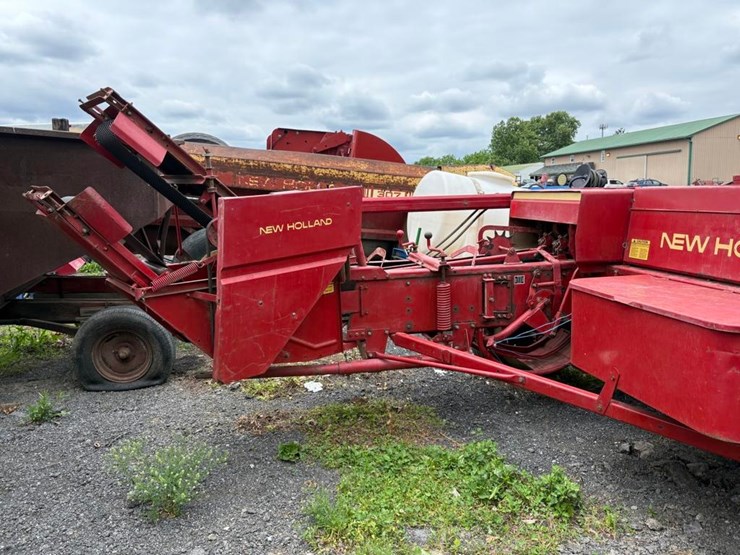 new-holland-326-image-3