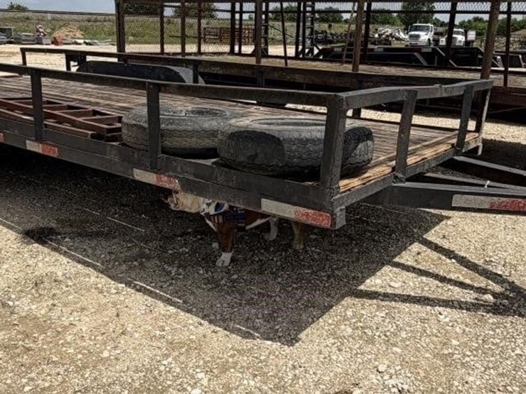 l2---18'-lowboy-trailer-image-2