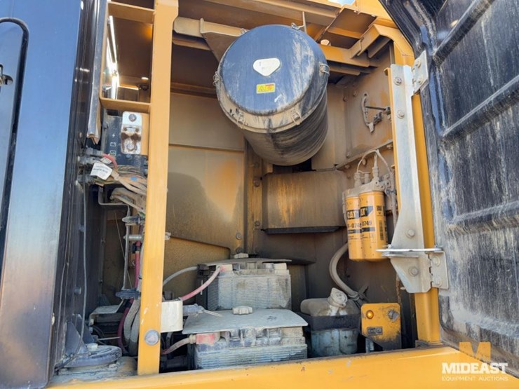 2017-caterpillar-349fl-image-16