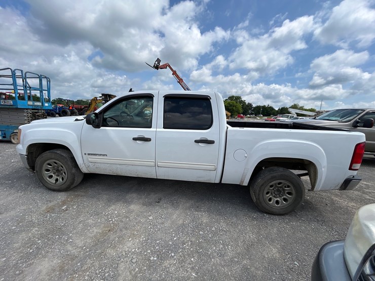2008-gmc-sierra-1500-image-2