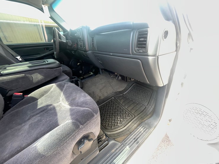#212-•-2001-chevrolet-silverado-pickup-truck-(has-a-nm-title-image-29