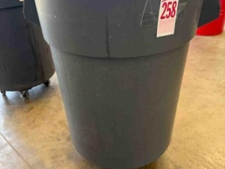 55-gallon-plastic-trash-can-image-1